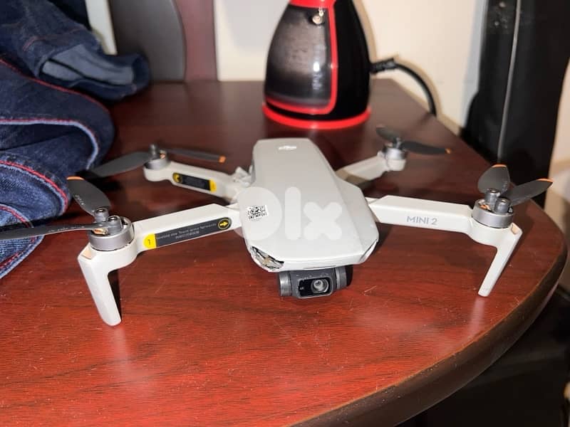 PERFECT CONDITION rc controller with dji mini 2 (needs repair) 1