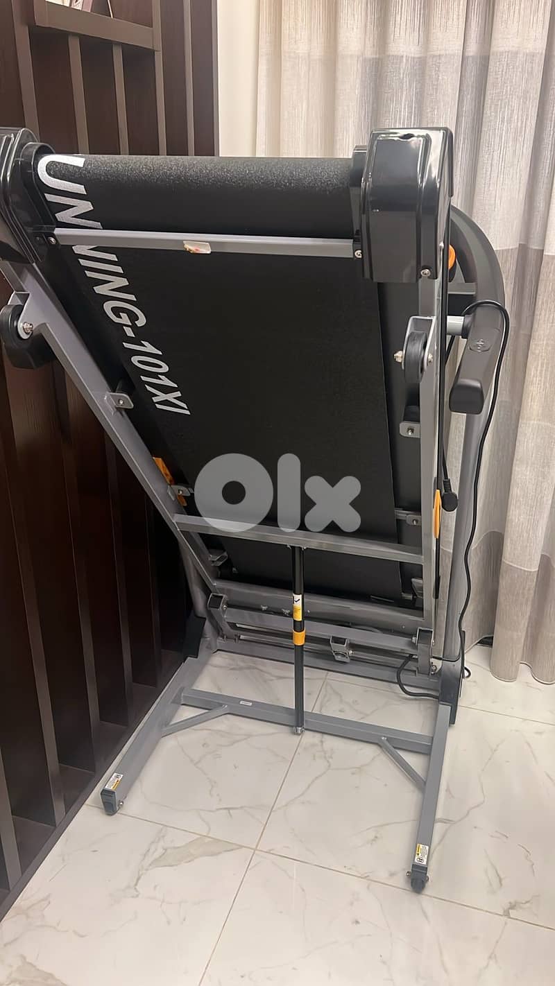 Foldable treadmill 2.0 hp 1