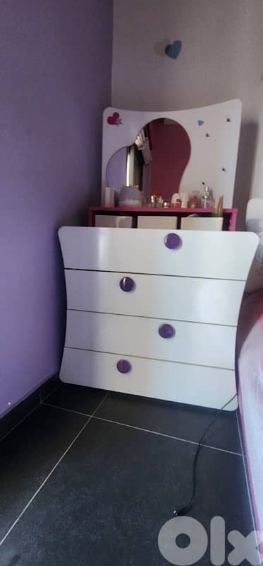 full bad room,just all the wood without mattress 1