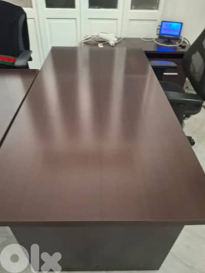 Large Executive Office Desk – Dark Wood Finish – Excellent Condition