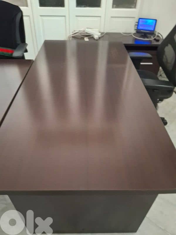 Large Executive Office Desk – Dark Wood Finish – Excellent Condition 0