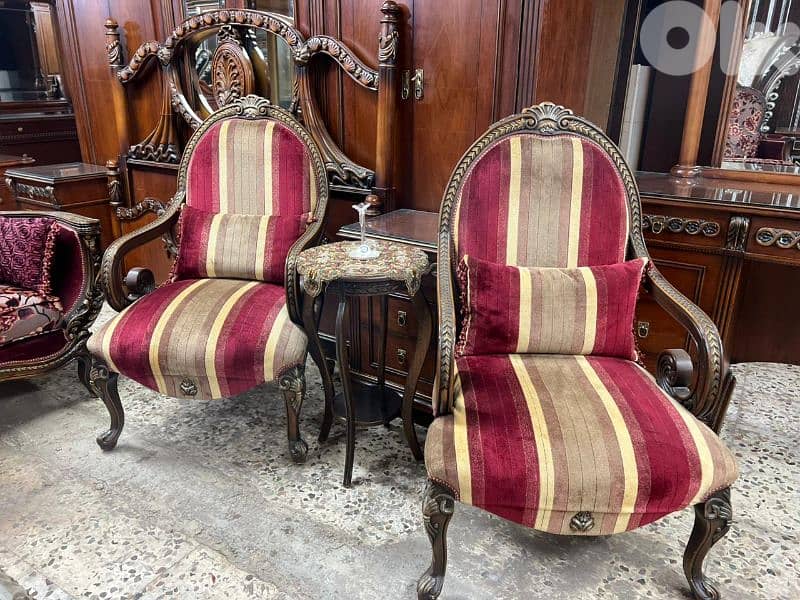 طقم كنبايات حفر ملكي خشب زان خمس قطع وطاولة 3