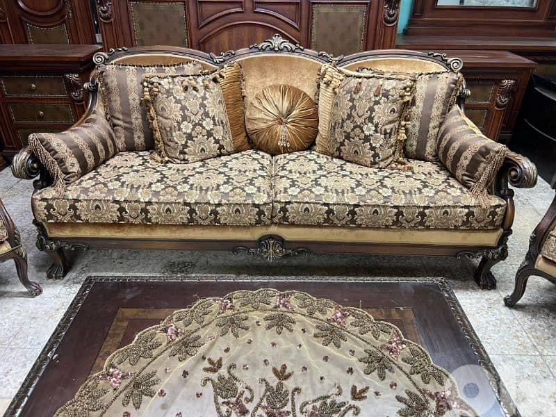 طقم كنبايات حفر ملكي خشب زان خمس قطع وطاولة 0