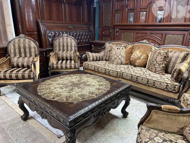 طقم كنبايات حفر ملكي خشب زان خمس قطع وطاولة 1