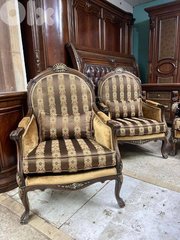 طقم كنبايات حفر ملكي خشب زان خمس قطع وطاولة 2