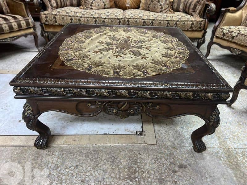 طقم كنبايات حفر ملكي خشب زان خمس قطع وطاولة 4