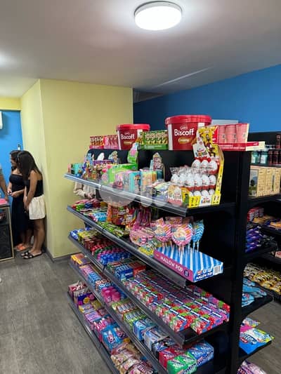 Stands & Shelves for Supermarket & Stores