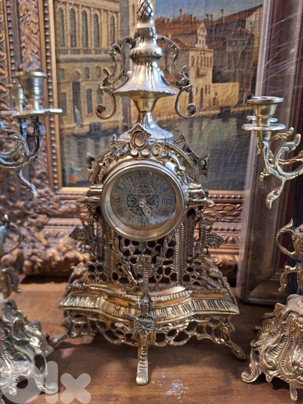 ساعة مع شمعدان عدد٢ نحاس مميز انتيك رائع جدا 1