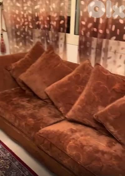 صالون للبيع