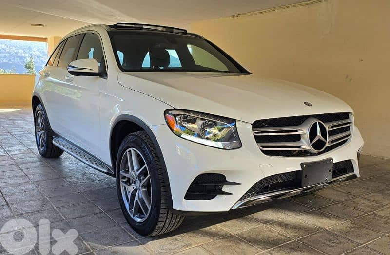 MERCEDES-BENZ GLC 300 2017 4MATIC!! CLEAN CARFAX 59,000 MILES ! 0