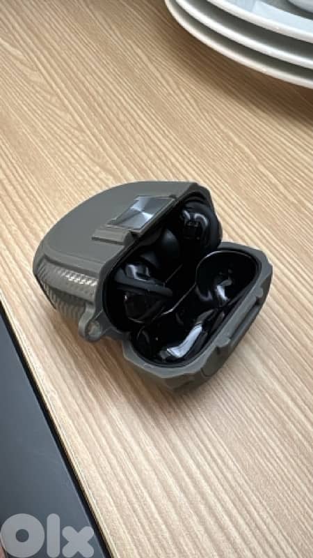 Bose quite comfort ultra headset 1