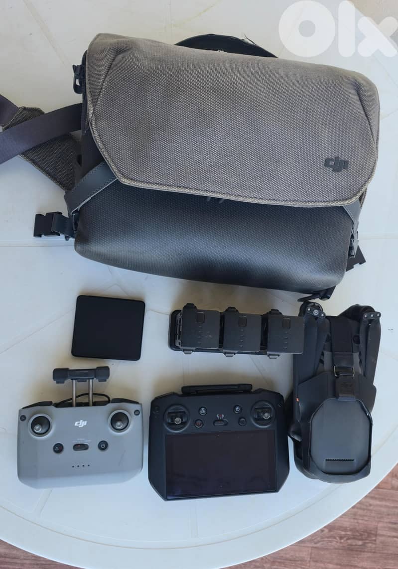 DJI MAVIC 3 -COMBO With RC PRO (HDMI OUTPUT) 0