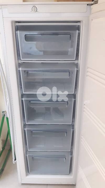 للبيع سجادة وفريزر