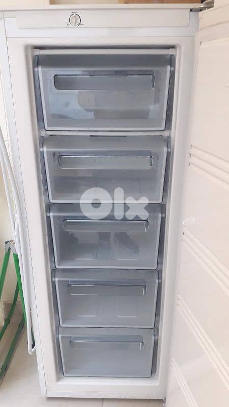 للبيع سجادة وفريزر 0