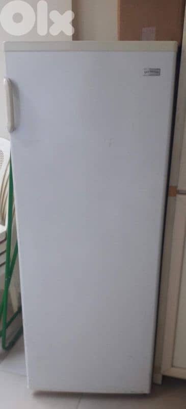 للبيع سجادة وفريزر 1