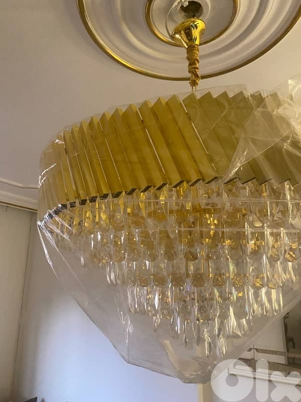 Gold Crystal Chandeliers /ثريات كريستال ذهبية فخمة – جديدة بالكامل 2