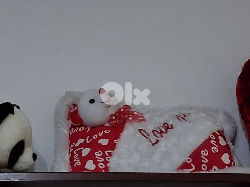 white bear pillow 0