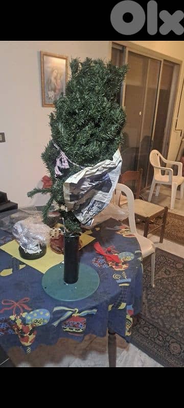 شجرة ميلاد عدد ٢  مع زينة كاملة ومرتبة شبه جداد 9