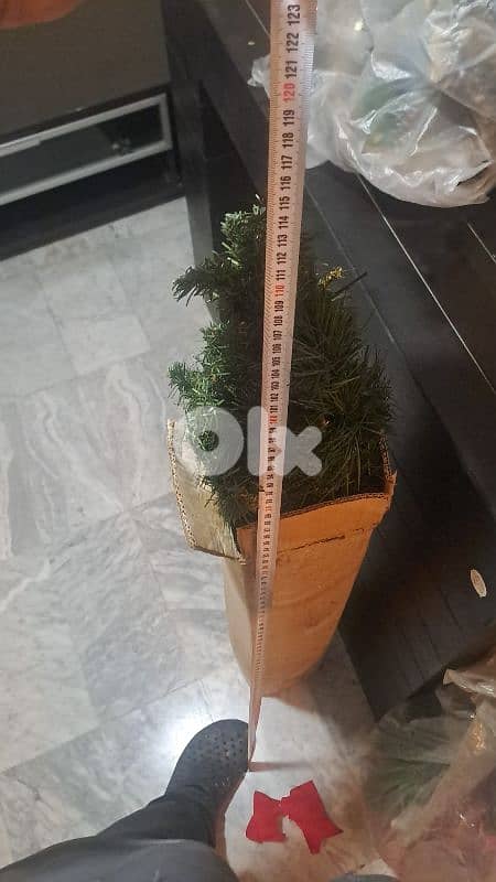 شجرة ميلاد عدد ٢  مع زينة كاملة ومرتبة شبه جداد 13