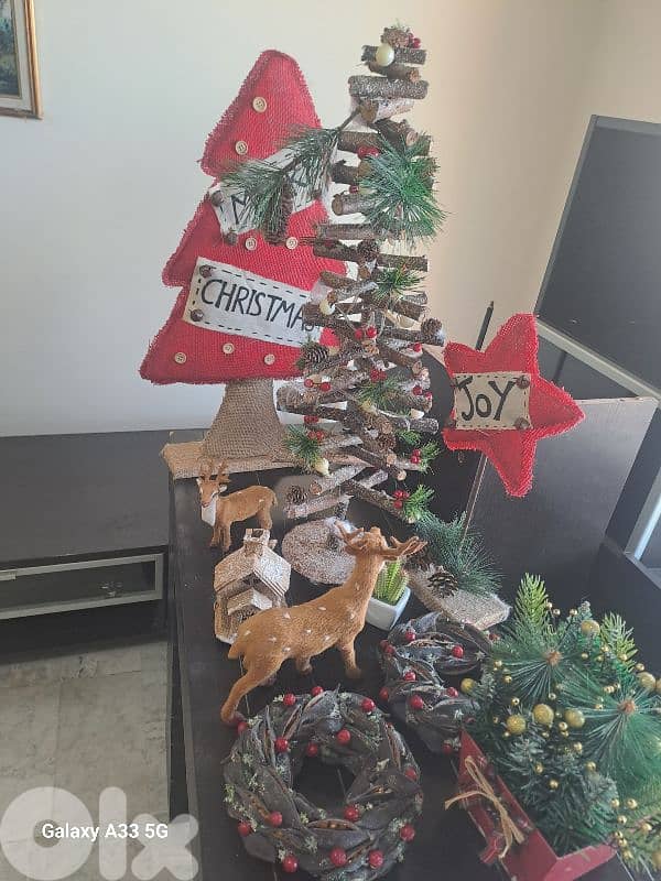 شجرة ميلاد عدد ٢  مع زينة كاملة ومرتبة شبه جداد 15