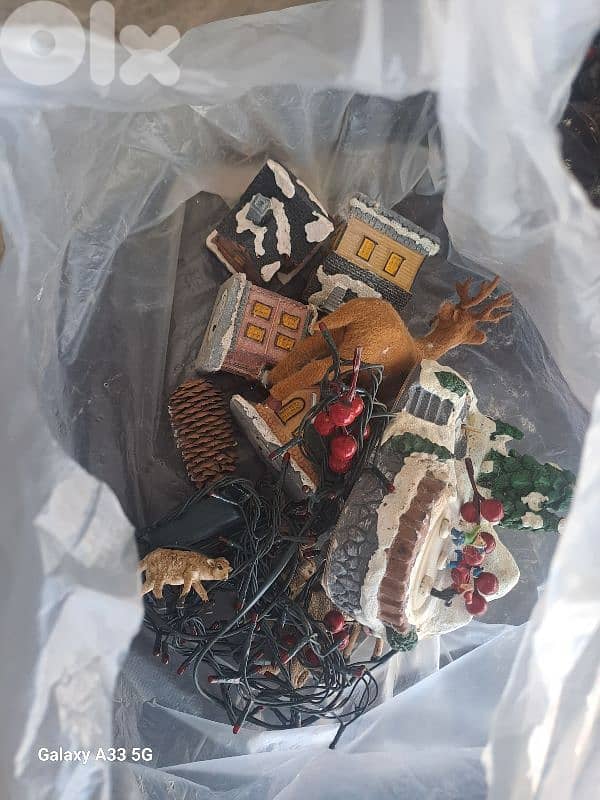 شجرة ميلاد عدد ٢  مع زينة كاملة ومرتبة شبه جداد 18