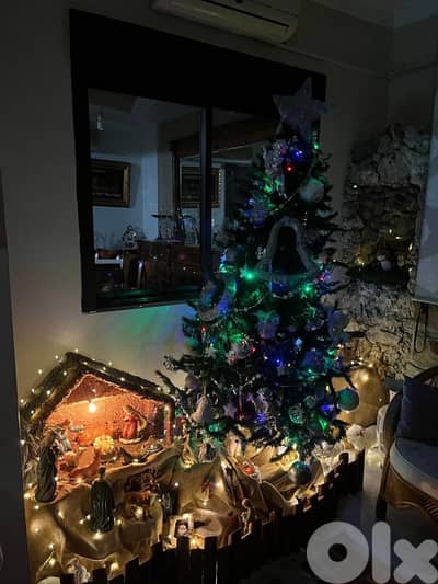 Full Christmas Decoration - ( creche and sapin with full decoration)