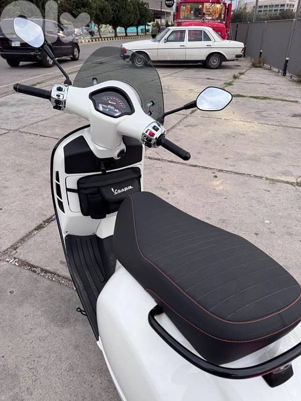 Vespa 2025 300 cc super sport  1700k 4