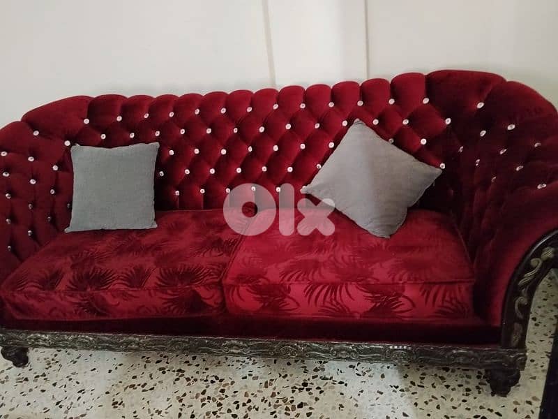 صالون خمري مرتب + زاوية، كنباية، طاولة، برادي + شغل توصا مرتب 1