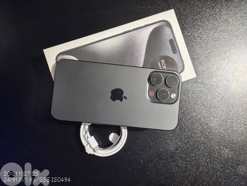 15 pro max 256 Black 1