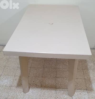 Table  Kamaplast  beige  used  like  new 125 x7   30$  beirut 03723895