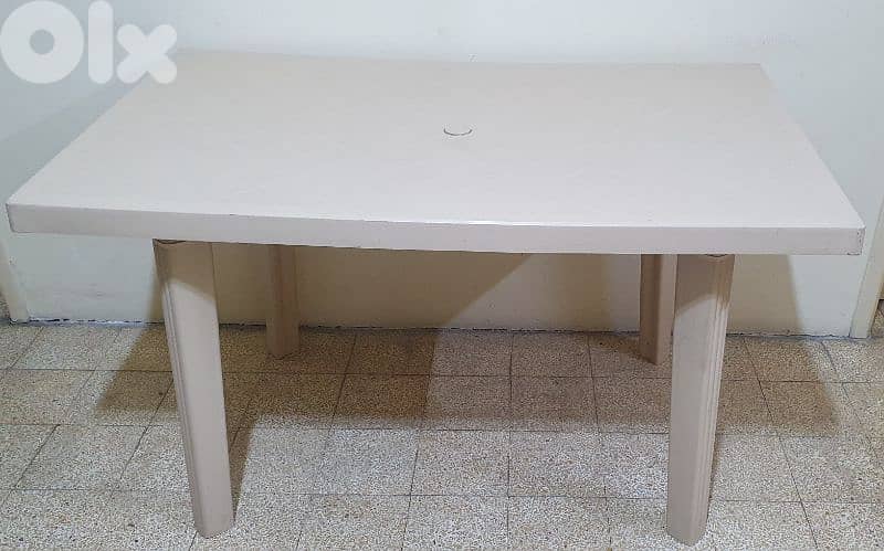 Table  Kamaplast  beige  used  like  new 125 x7   30$  beirut 03723895 1