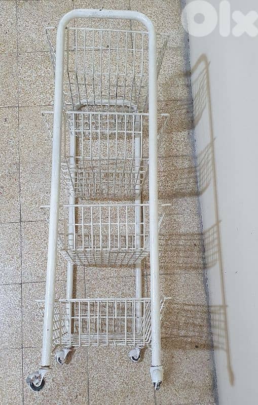 سلة  خضار  مستعمل حديد نضيف   ١٣ دولار  موجود  بيروت  ٠٣٧٢٣٨٩٥ 3