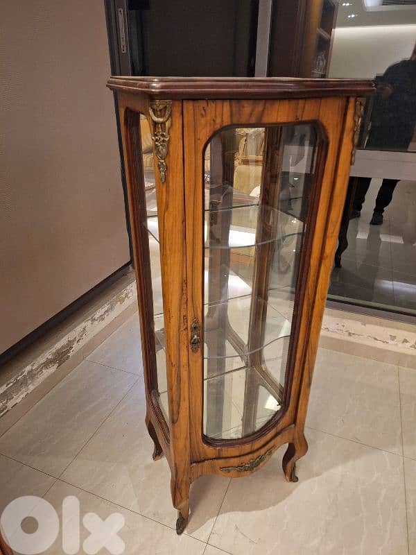 فيترين ناعمة خشب جوز انتيك مميزة 0