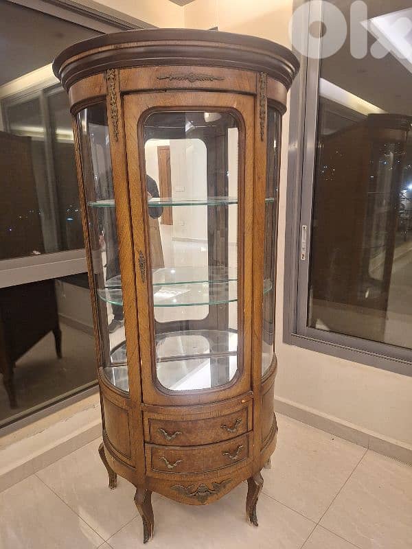 فيترين فخمة خشب جوز انتيك مميزة جدا vitrine 0