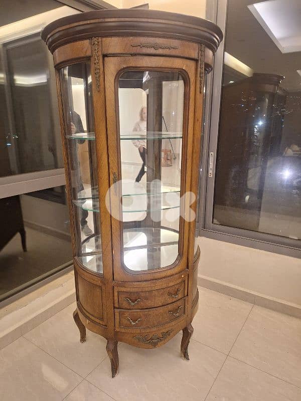 فيترين فخمة خشب جوز انتيك مميزة جدا vitrine 2