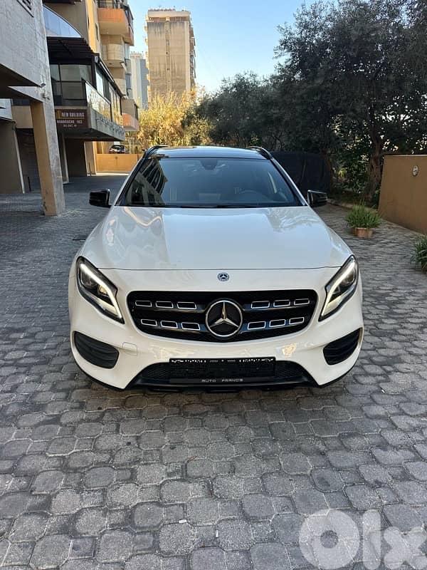 Mercedes GLA 250 AMG-line Edition 4matic 2018 white (clean carfax) 0