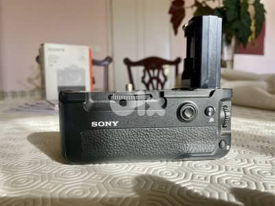 SONY VERTICAL GRIP for Alpha a9, a7 III, and a7R III mirrorless camera