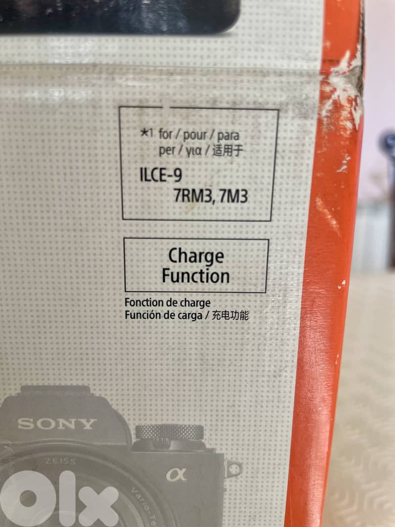 SONY VERTICAL GRIP for Alpha a9, a7 III, and a7R III mirrorless camera 8