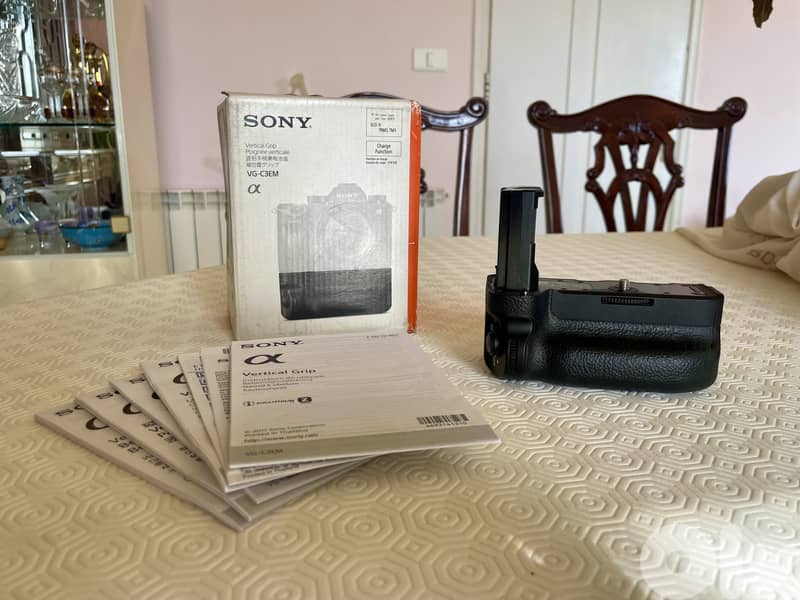 SONY VERTICAL GRIP for Alpha a9, a7 III, and a7R III mirrorless camera 9