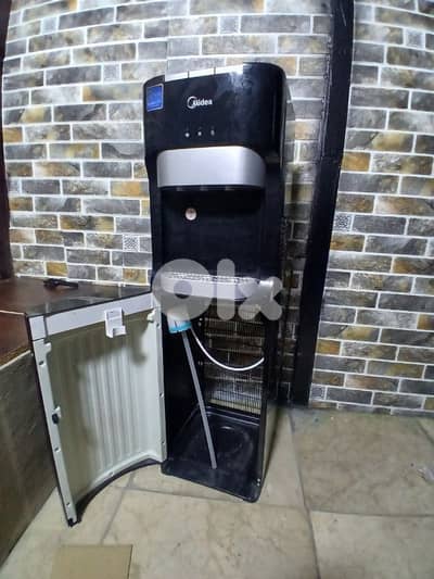 كولر مياه قنينة مخفية سوبر نضيف