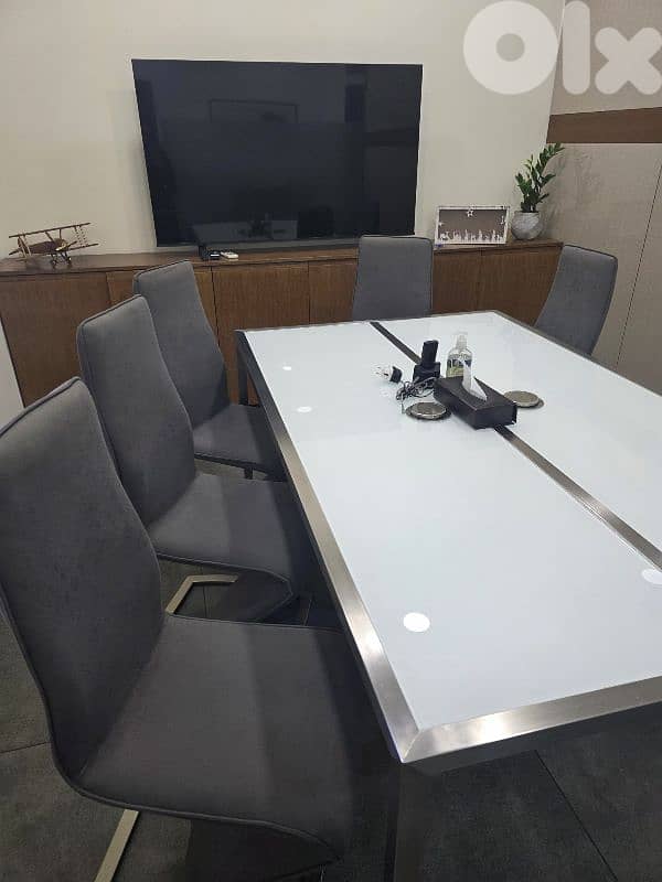 8 Dinning chairs- like brand new 1