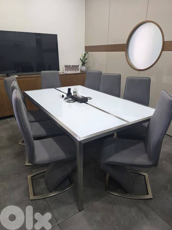 8 Dinning chairs- like brand new 2