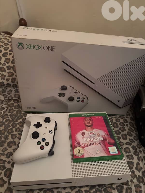 xbox one S with 7 games barley used 0