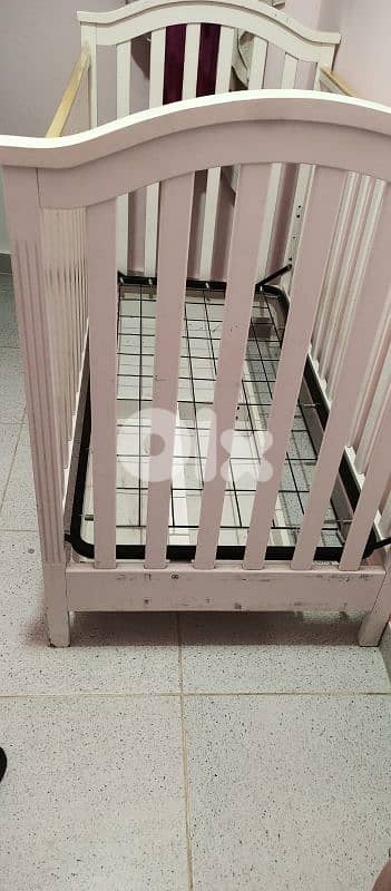 تخت وكرسي سياره وجهاز تعقيم 3