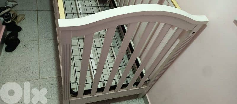 تخت وكرسي سياره وجهاز تعقيم 4