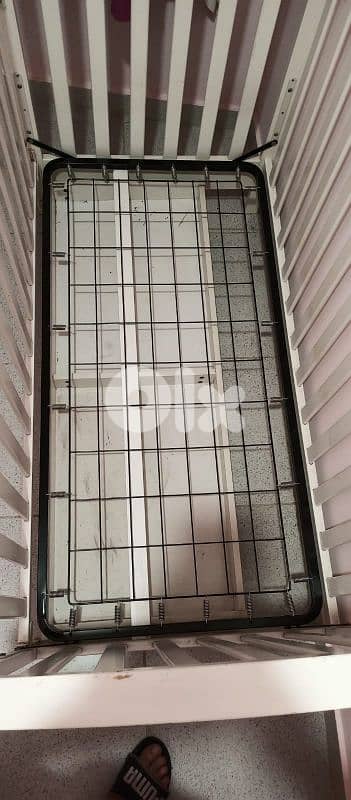 تخت وكرسي سياره وجهاز تعقيم 5