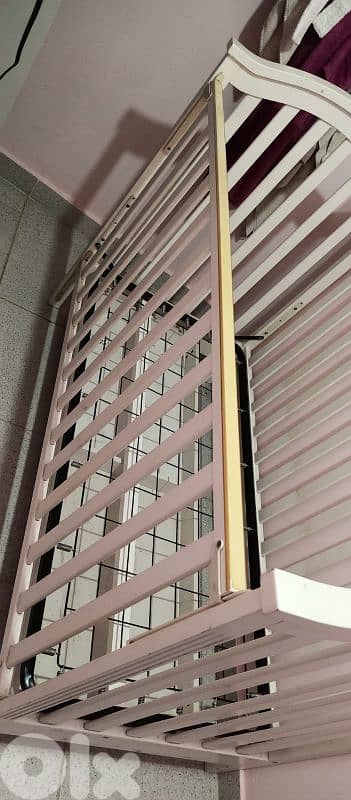 تخت وكرسي سياره وجهاز تعقيم 6