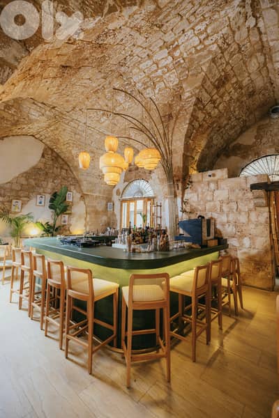 Bar, restaurant or shop