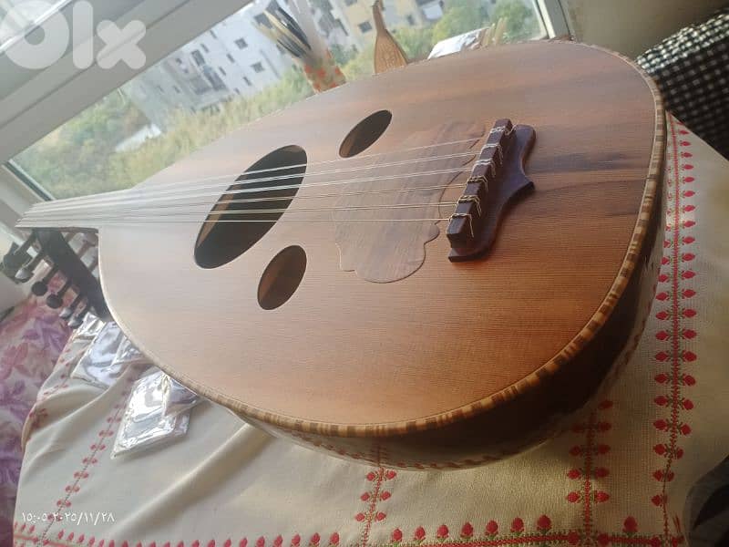 عود زرياب جديد جوز. ارز  جميل جدا مع حقيبة وريش 12