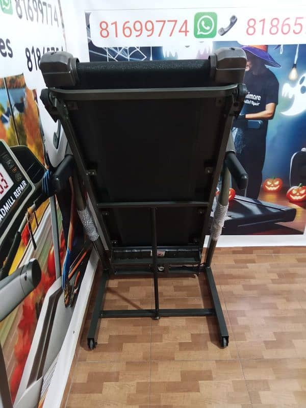 sports treadmill 2,5hp and vibration massage 1